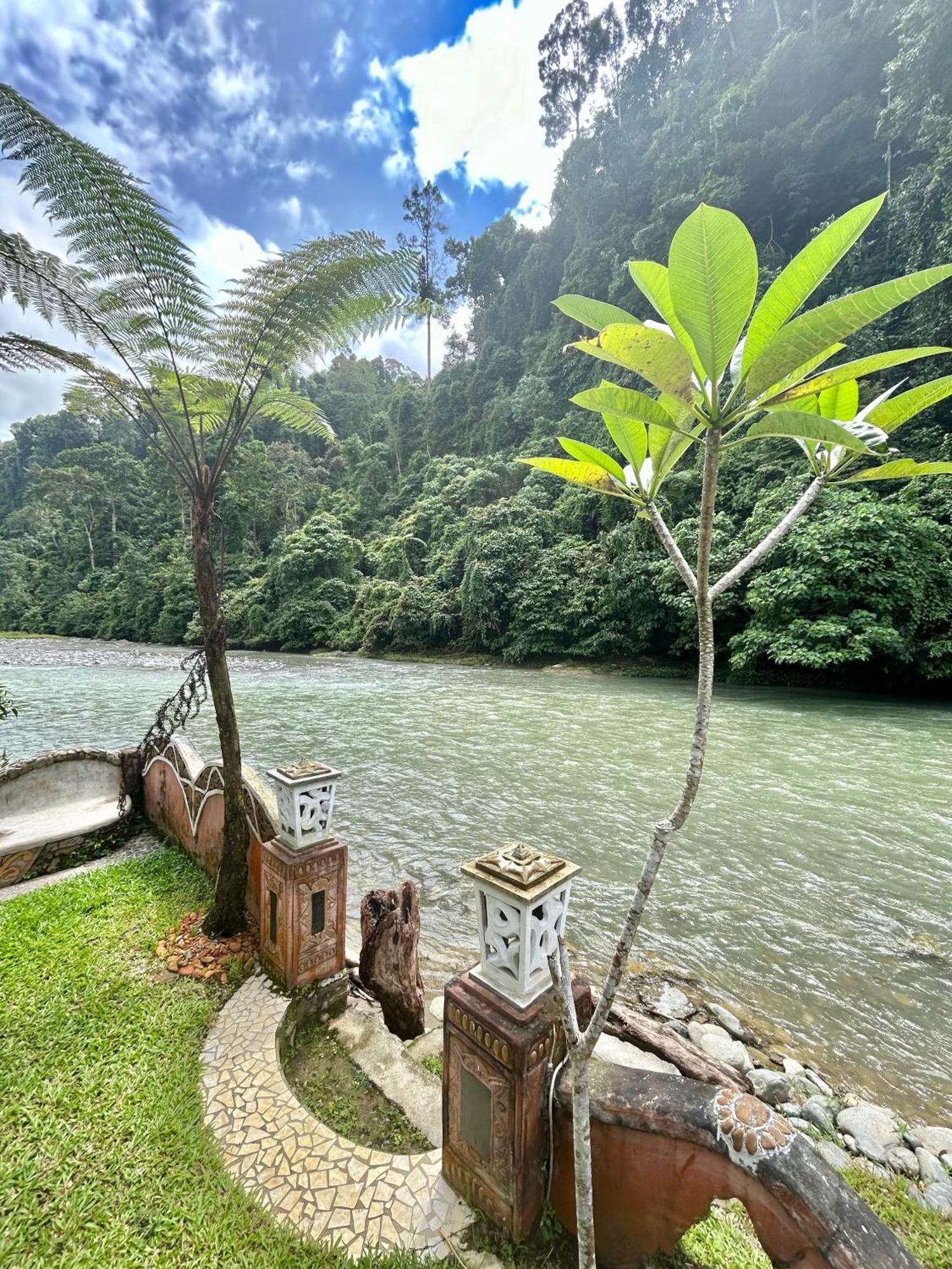 Aussie Inn Bukit Lawang Exterior photo