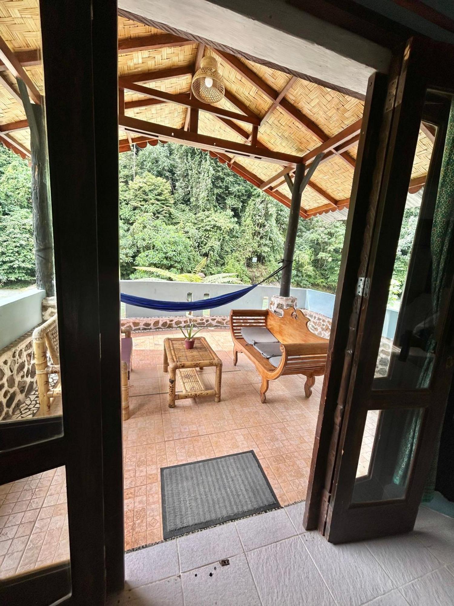 Aussie Inn Bukit Lawang Exterior photo